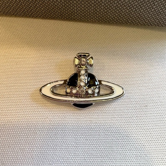 Vivienne Westwood Silver and Black Orb Brooch pin - Picture 3 of 8